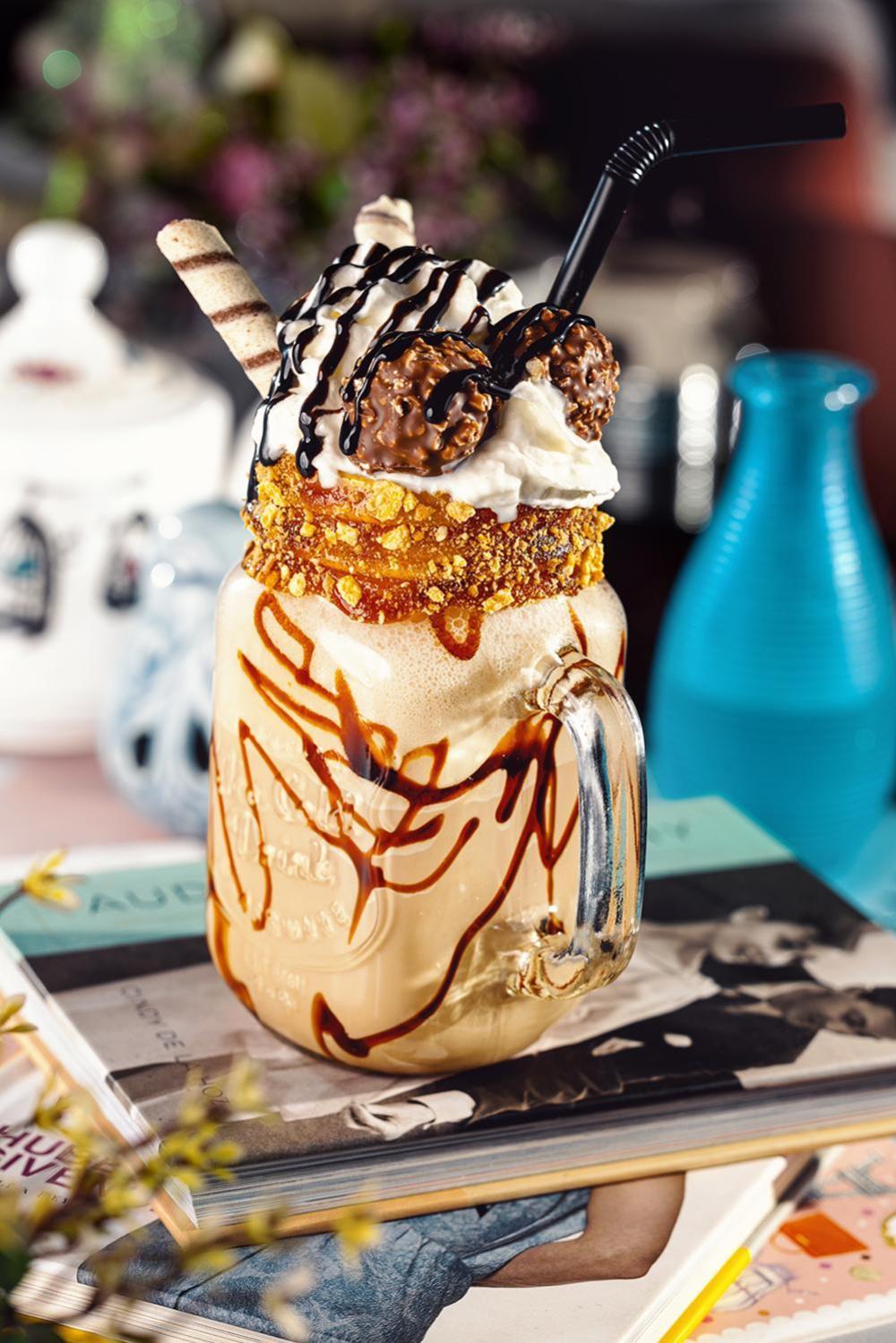 River Side Hotel Тбилиси Екстериор снимка A peanut butter milkshake